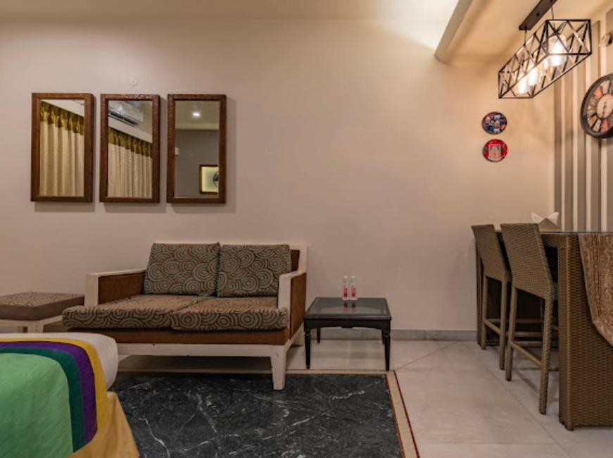 Hotel Imperial Park Sector 45 Gurgaon Esterno foto