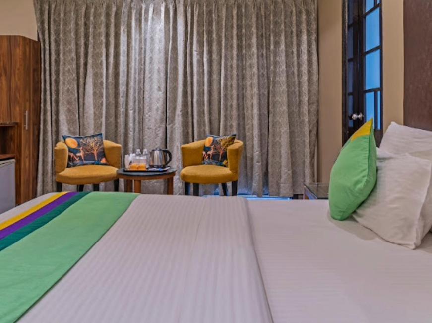 Hotel Imperial Park Sector 45 Gurgaon Esterno foto