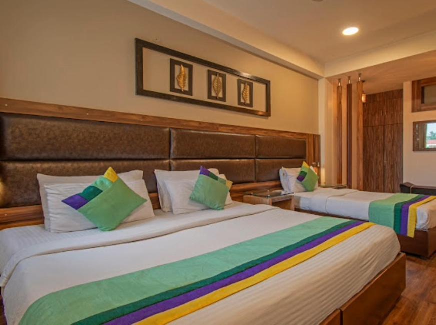 Hotel Imperial Park Sector 45 Gurgaon Esterno foto
