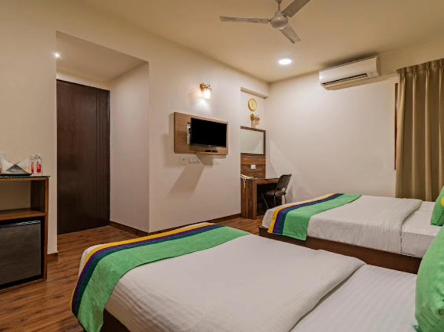 Hotel Imperial Park Sector 45 Gurgaon Esterno foto