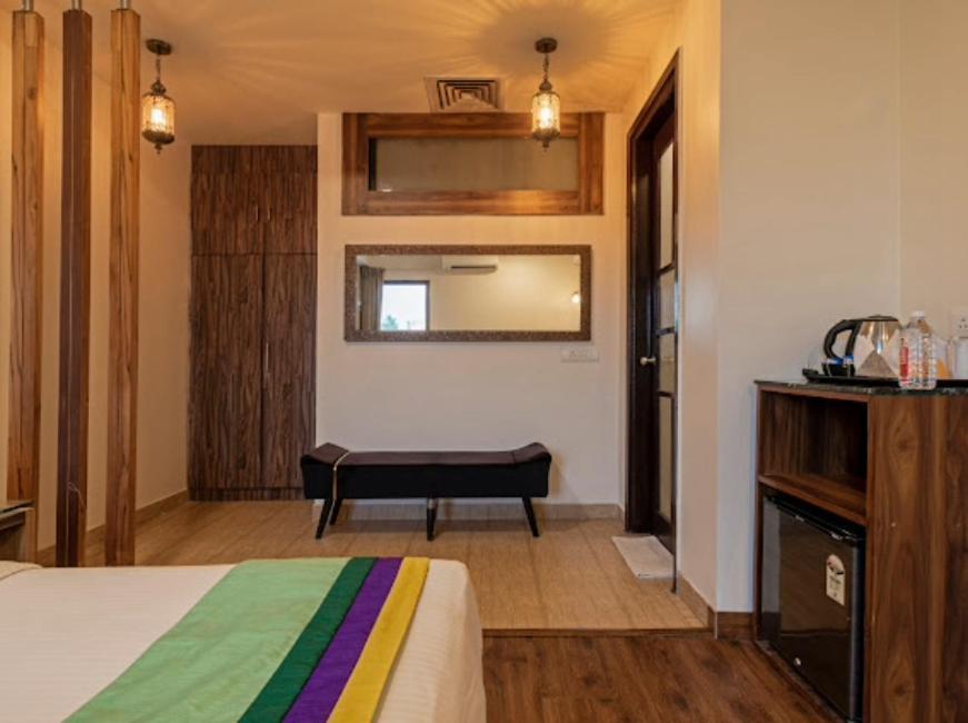 Hotel Imperial Park Sector 45 Gurgaon Esterno foto