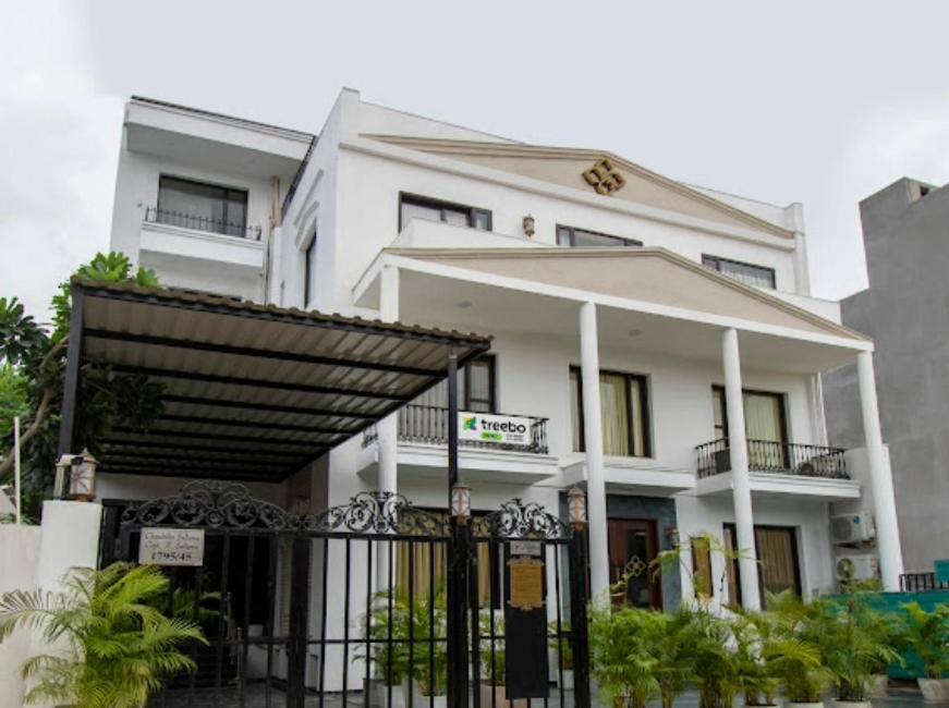 Hotel Imperial Park Sector 45 Gurgaon Esterno foto